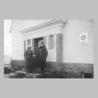 079-0037 Polizist Paul Schoenke mit Ehefrau Frieda, geb.Migowski, in Poppendorf im Jahre 1933.jpg